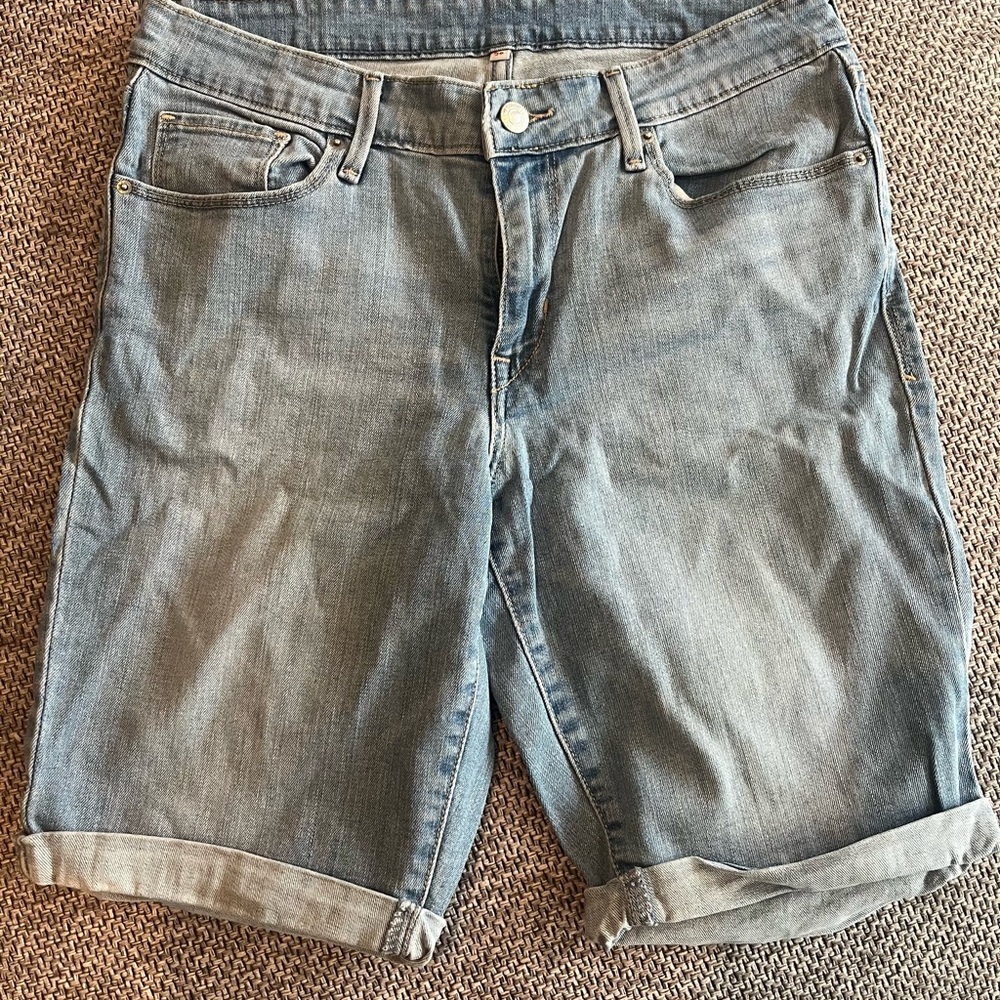 29 - Levi’s Casual Denim Bermuda Shorts